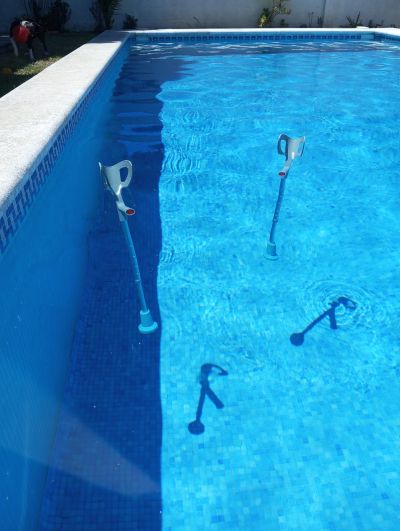 Плаващи подлакътни патерици за плаж и вода (2 броя)